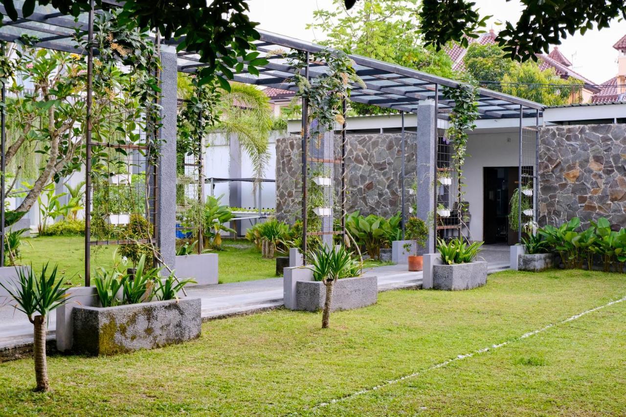 Lpp Garden Hotel Maguwo Exterior photo