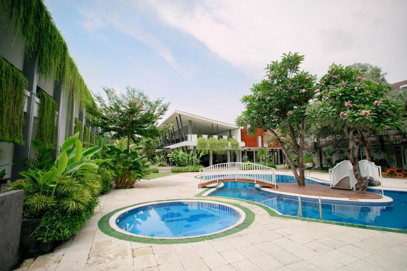 Lpp Garden Hotel Maguwo Exterior photo